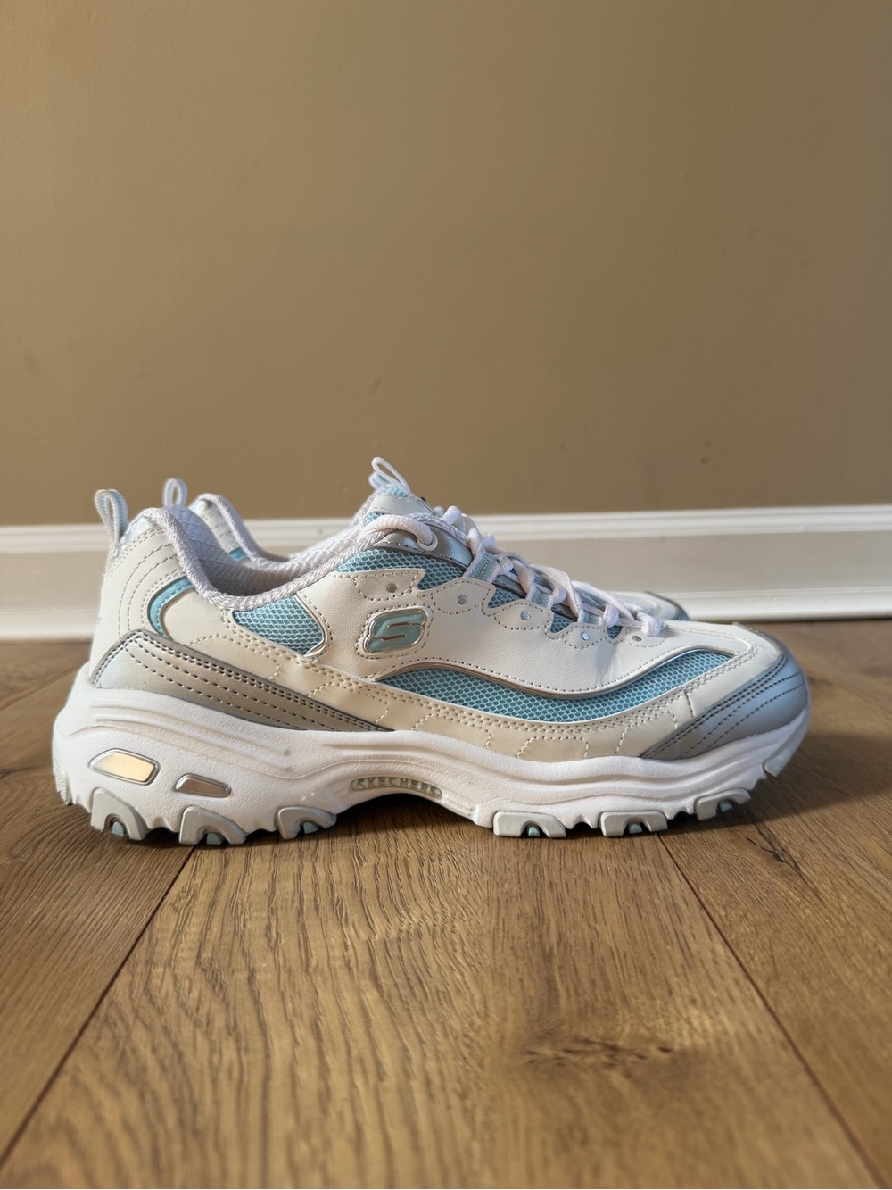 SKECHERS D'Lites Lace-Up Memory Foam Shoes Sneakers White/Blue/Silver Women 9.5